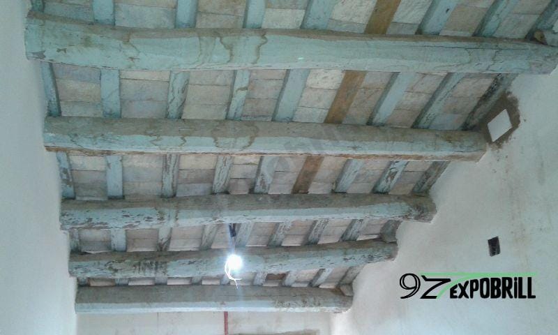 Interior de l'edifici històric abans de la restauració