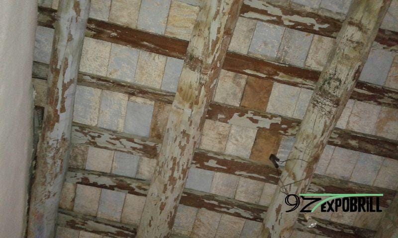 Bigues pintades abans de la neteja per abrasió controlada