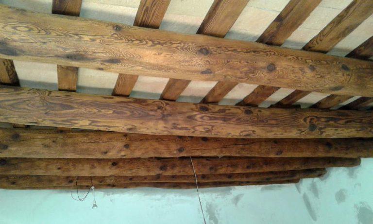 Chorreado de arena en madera, piedra y metal con control de polvo