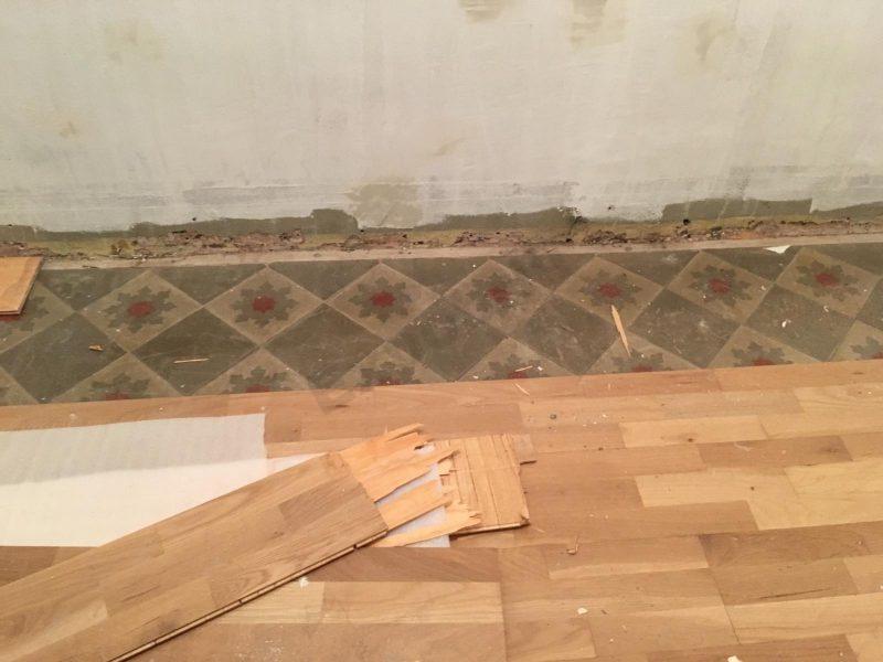 Detall de mosaic hidràulic restaurat amb lluentor i cromatisme recuperats
