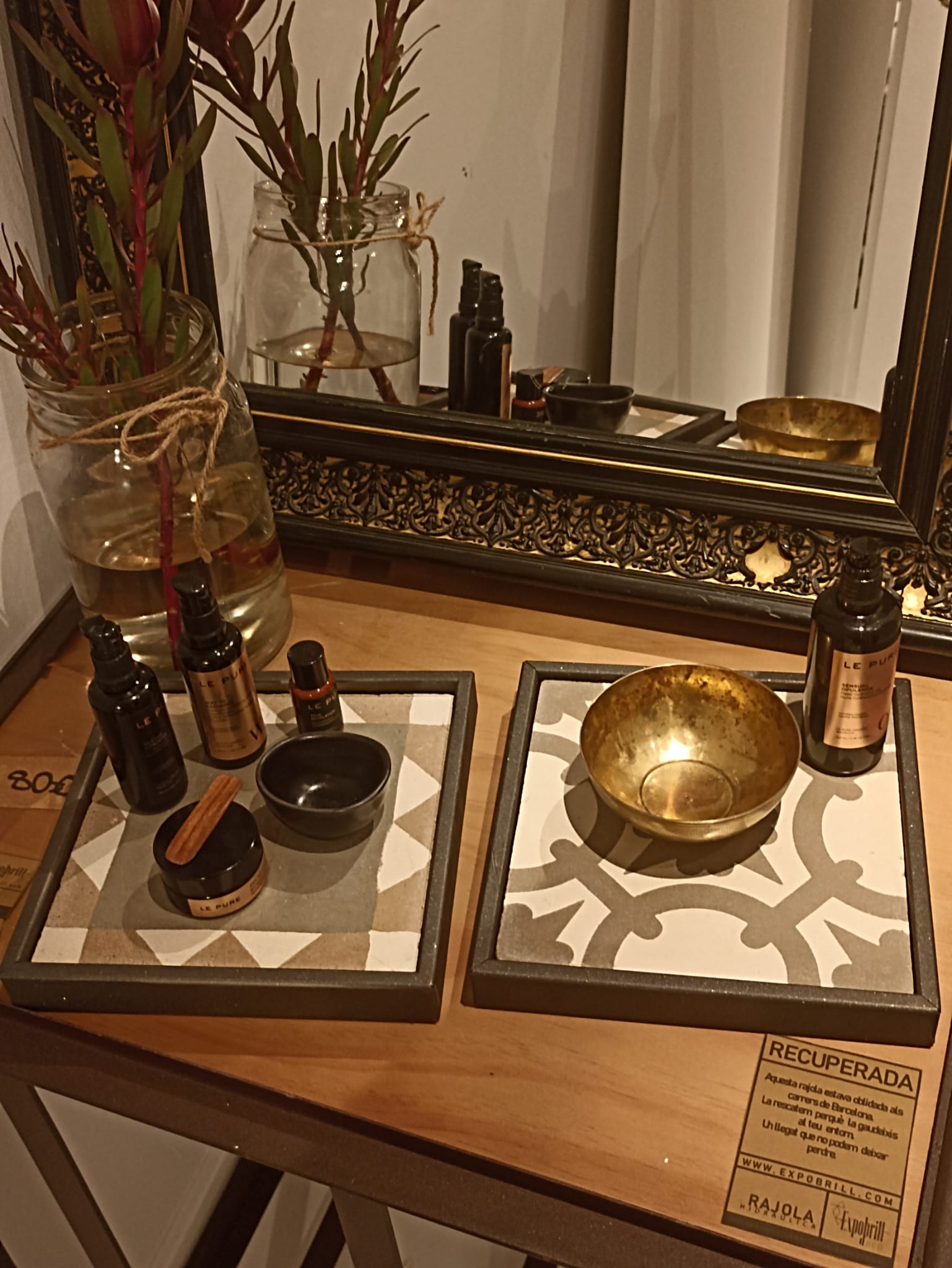 Objecte decoratiu amb rajola hidràulica recuperada de Barcelona